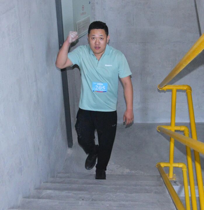 7分47秒登上南潯之巔 刷新紀錄