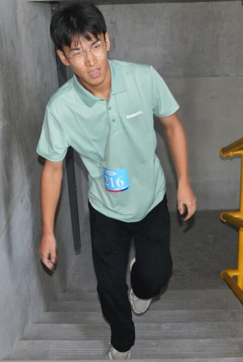 7分47秒登上南潯之巔 刷新紀錄