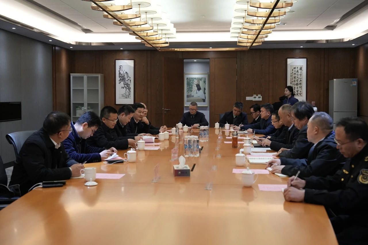 國家市場監(jiān)督總局領(lǐng)導(dǎo)蒞臨巨龍電梯調(diào)研指導(dǎo)