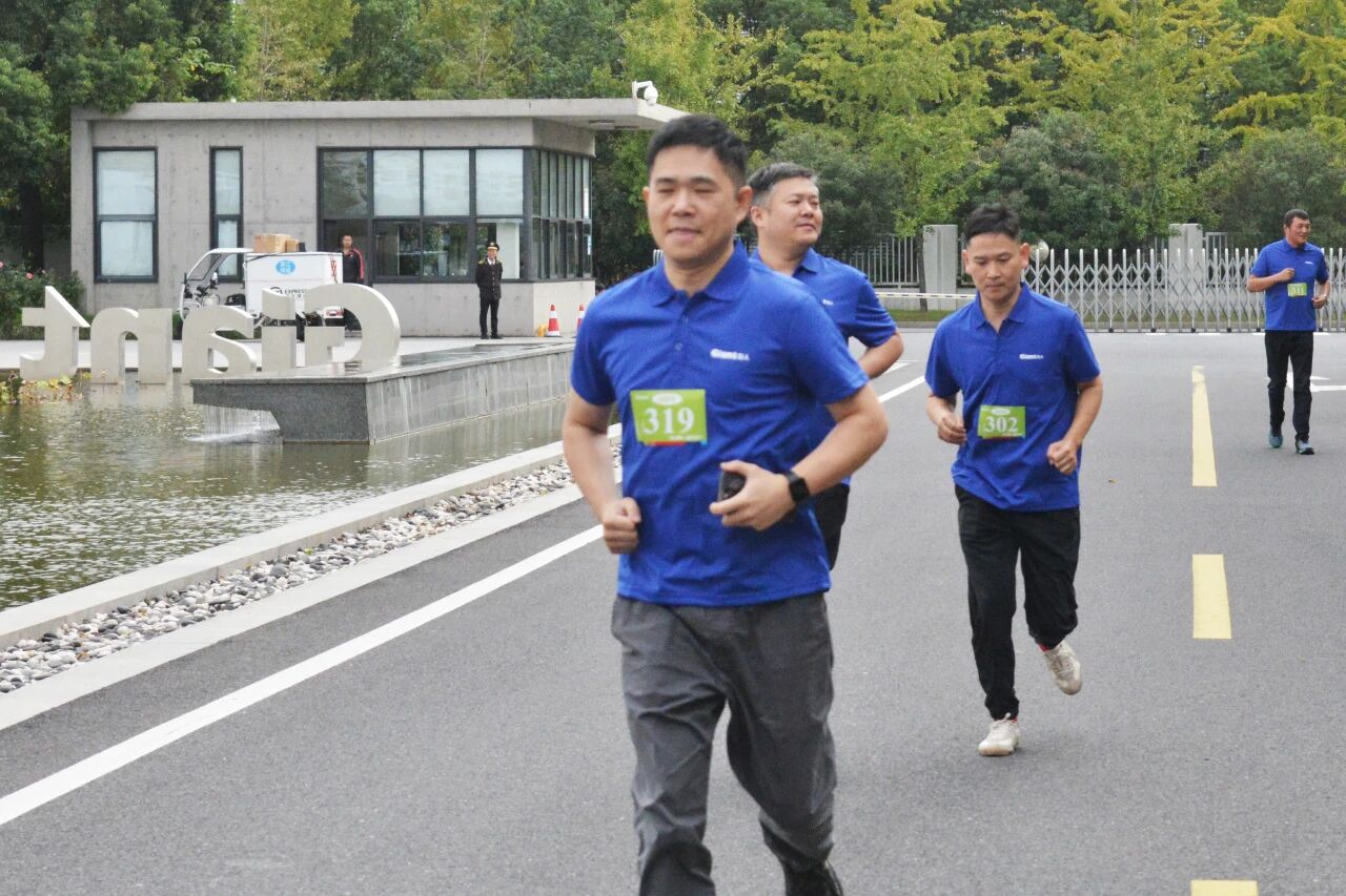 7分47秒登上南潯之巔 刷新紀錄