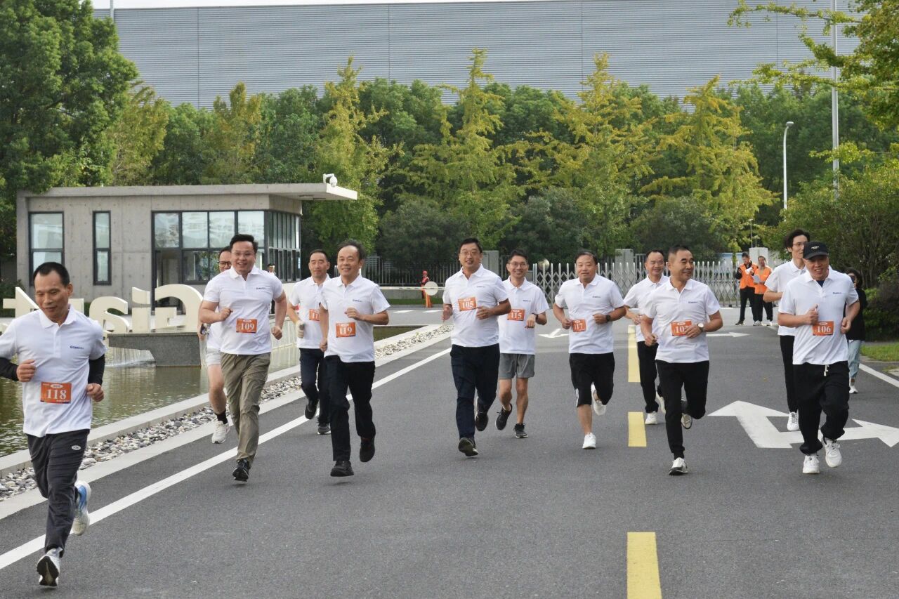 7分47秒登上南潯之巔 刷新紀錄