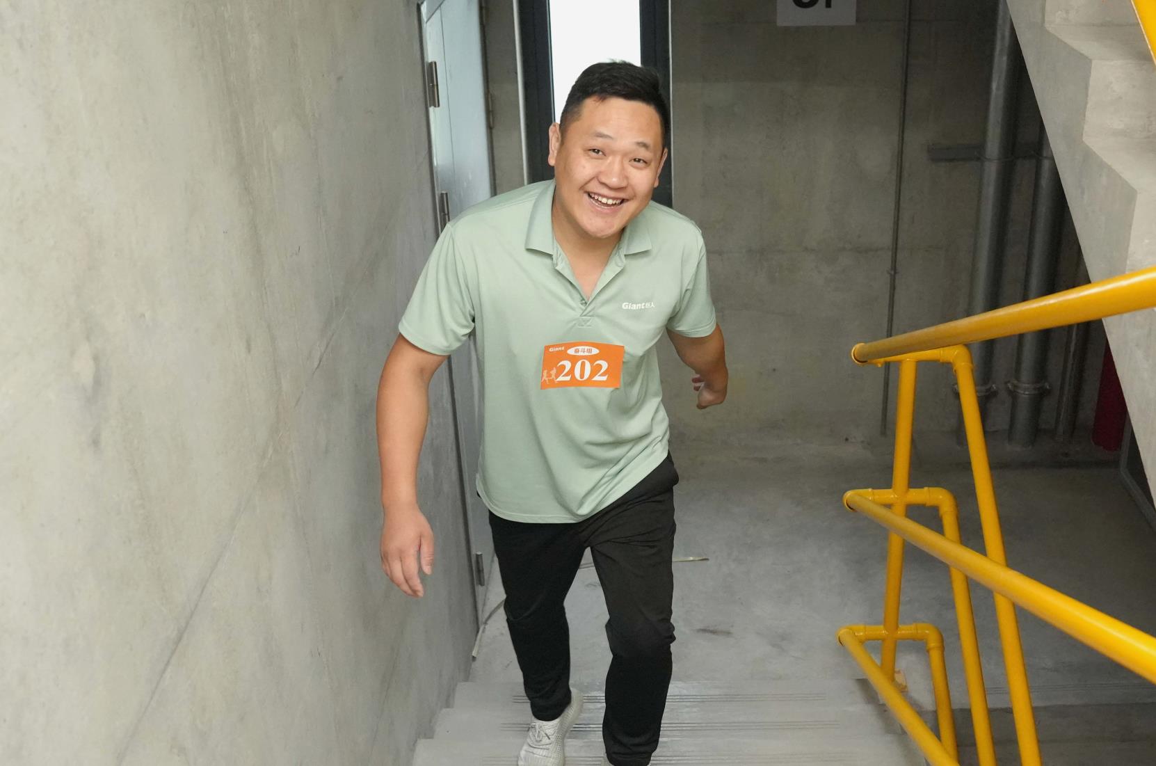 塔下再聚首 攀登勢正雄——巨龍電梯試驗塔第六屆登高跑開賽